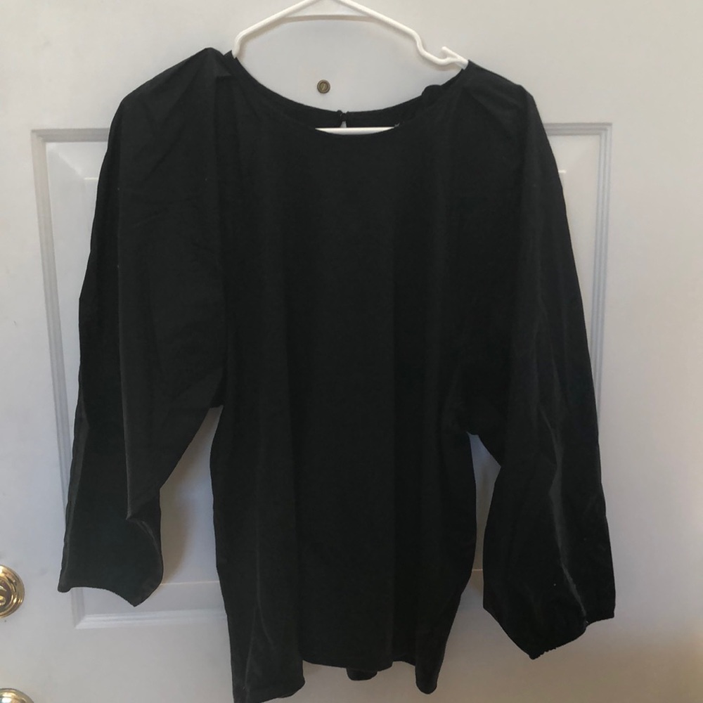 3/4 sleeve black shirt